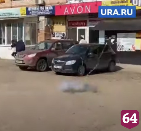 Метание гранаты водителем в саратовскую молодежь попало на видео