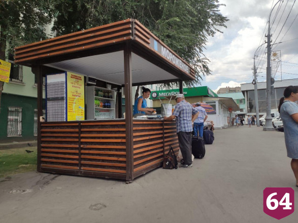 На Привокзальной площади продавцы массово игнорируют масочный режим 