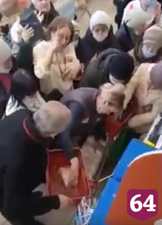 Саратовцы обсуждают видео потасовки в магазине из-за сахара
