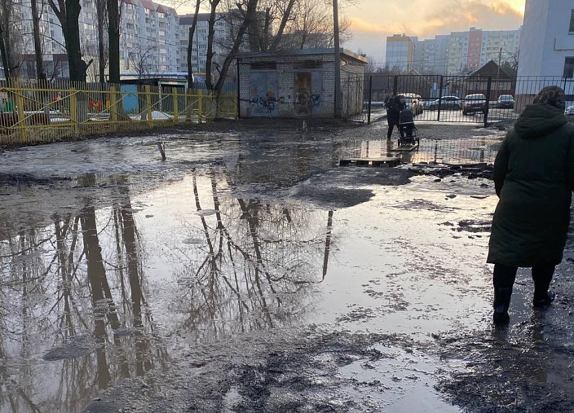 Саратовцы пожаловались на «болото» у детского сада 