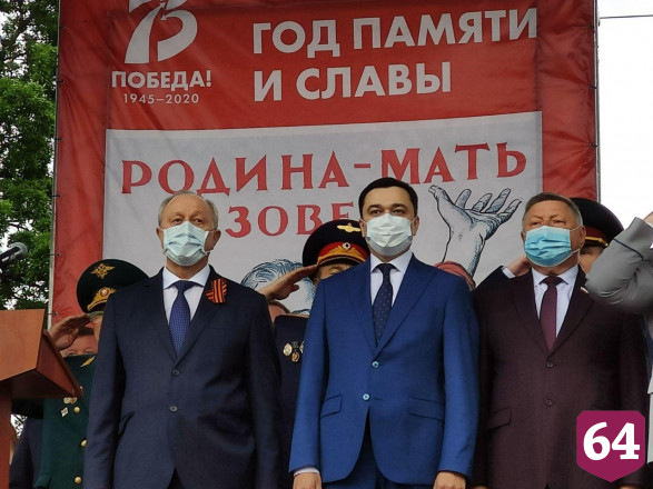 Над Саратовом в честь 75-летия Победы пролетели бомбардировщики 
