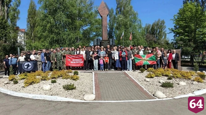 На открытии обновленного мемориала героям прогремел трехкратный залп