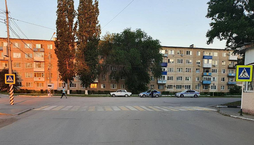 Под Саратовом иномарка сбила 13-летнюю девочку на переходе