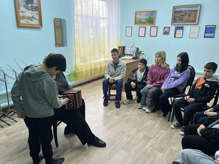 Саратовской гармошке посвятили мастер-класс для школьников