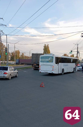 Автобус сбил девушку под Саратовом