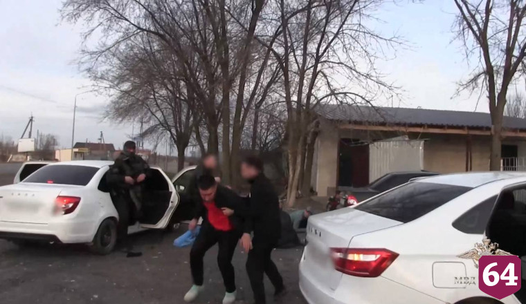Под Энгельсом действовала ОПГ по легализации мигрантов 