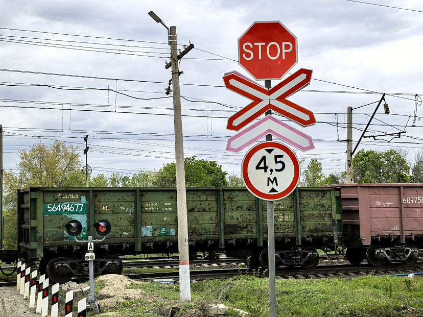 В Саратове с рельсов сошли 7 вагонов грузового поезда