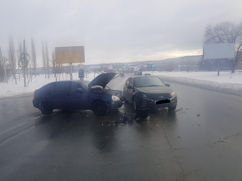В ДТП на выезде из Саратова пострадала 57-летняя женщина