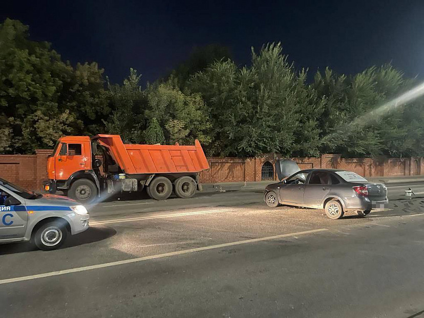 Два человека пострадали в аварии у кладбища в Саратове