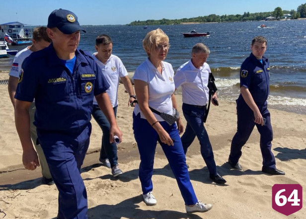Любители купаться в Затоне убежали от проверяющих 