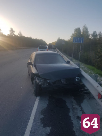 Под Саратовом дальнобойщик после ДТП вылетел из грузовика