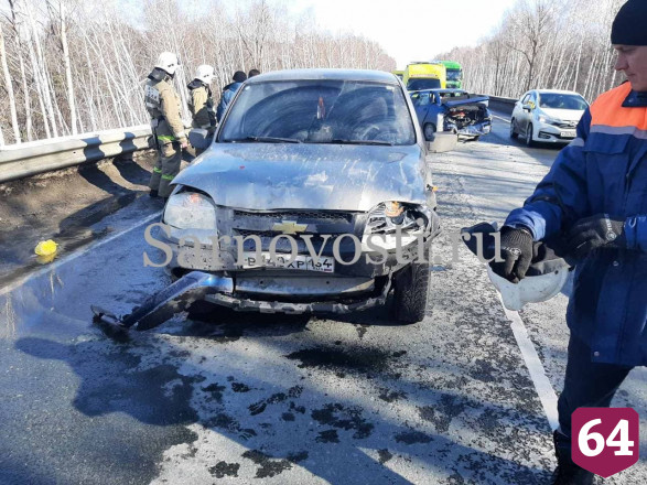 Пожилой водитель с пассажиром покалечились в ДТП под Саратовом 