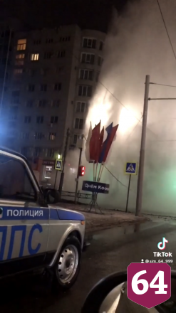 В центре Саратова водитель иномарки провалился в яму с кипятком 
