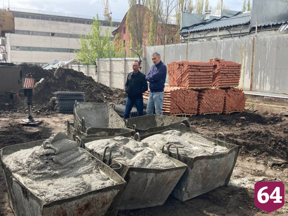 В Саратове у Триумфальной арки уложат брусчатку с улицы Немецкой