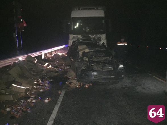 В массовой аварии с КамАЗом на трассе под Саратовом ранены трое