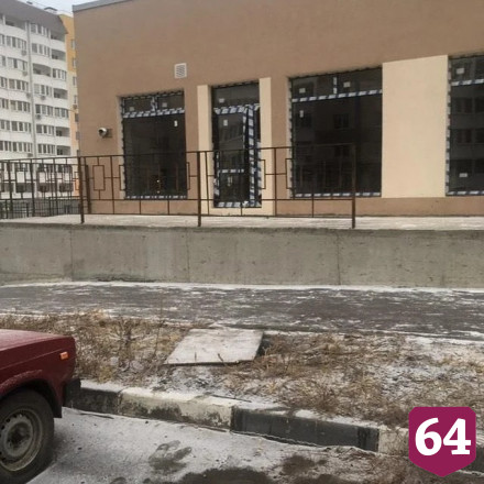 В Саратове школьник упал в открытый люк с водой 