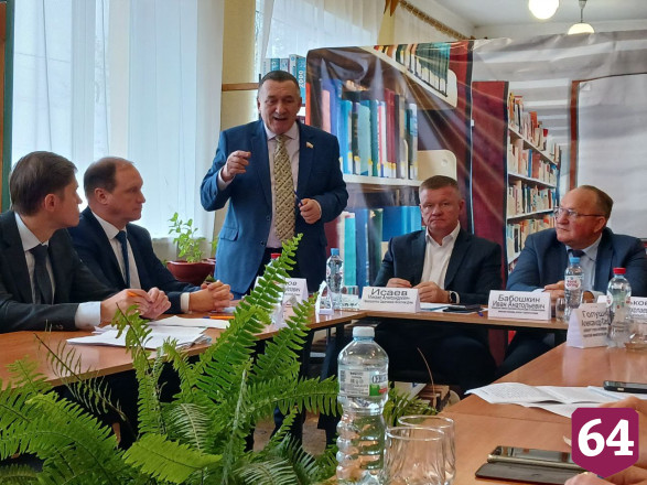 Саратовских аграриев призвали ставить главам задачи по развитию сел