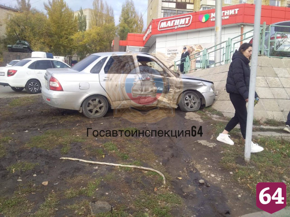 Мужчина покалечился в тройном ДТП на Танкистов