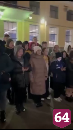 Саратовские школьники на вокзале Санкт-Петербурга спели солдатам «Катюшу» 