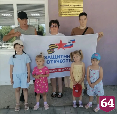 Родные саратовских участников СВО слепили котов из глины