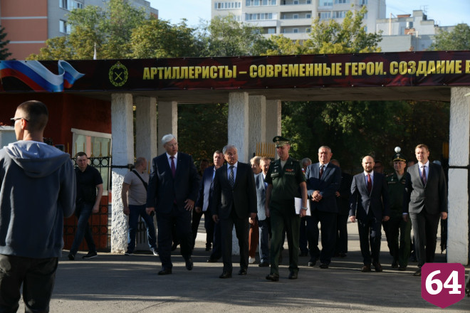 В Саратовском артиллерийском училище восстановили бассейн и построили стадион 