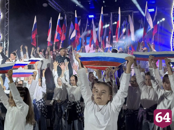 День города в Энгельсе отметили премьерой мюзикла и световым шоу