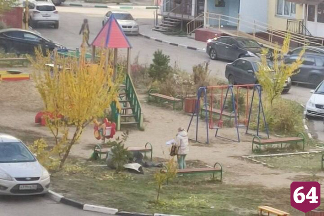 На детской площадке в Энгельсе нашли труп 