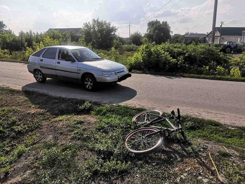 Под Саратовом легковушка сбила женщину на велосипеде