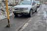 В Саратове автохамы паркуют машины на тротуаре у школы