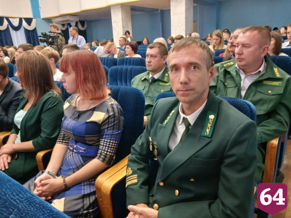 В Саратове юным лесоводам подарили гаджеты и спортинвентарь