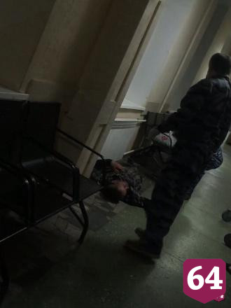Сотрудников больницы уволили из-за брошенного на пол безногого инвалида