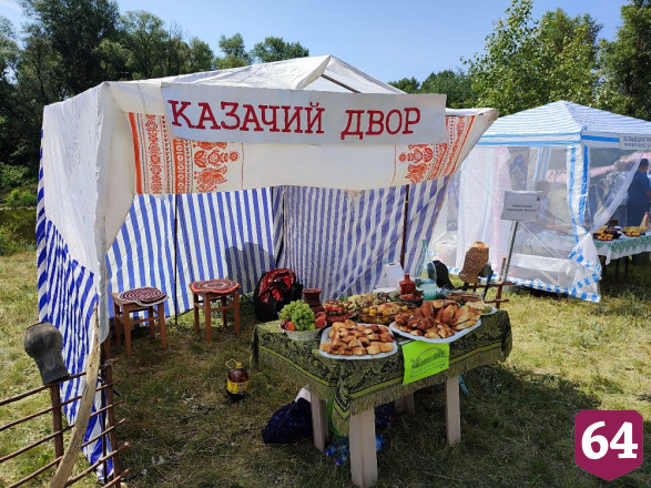  Саратовцы под гармонь соревновались в силе и ловкости 