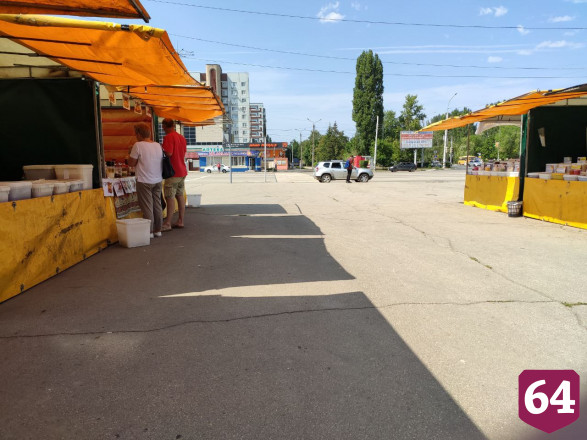 Продавцы и покупатели ярмарки меда не соблюдают масочный режим 