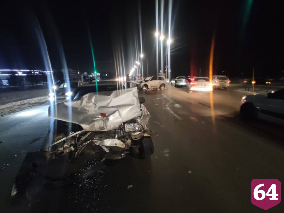 Мужчина покалечился в массовом ДТП в Саратове