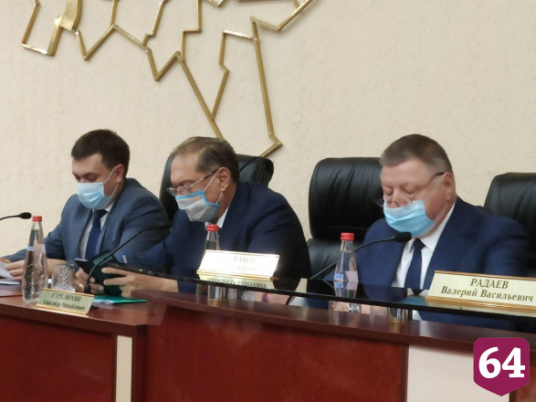 В Саратове долгострой начали подключать к воде