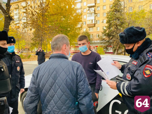 Саратовских таксистов обязали носить маски