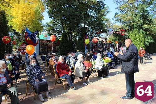 В Энгельсском доме-интернате отметили День пожилого человека 