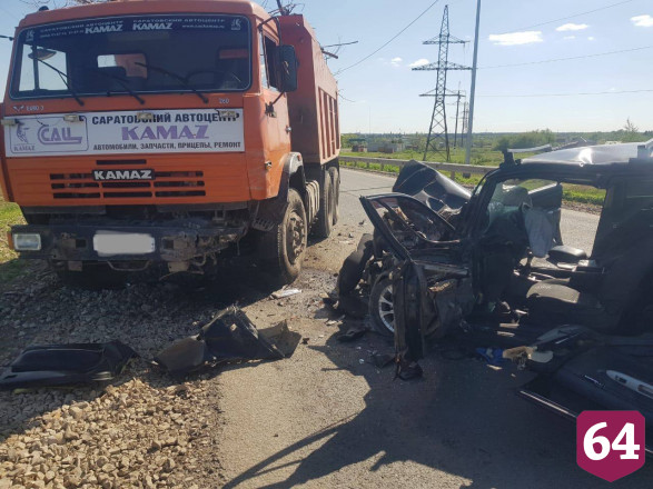 Водитель иномарки погиб в ДТП с самосвалом под Саратовом 