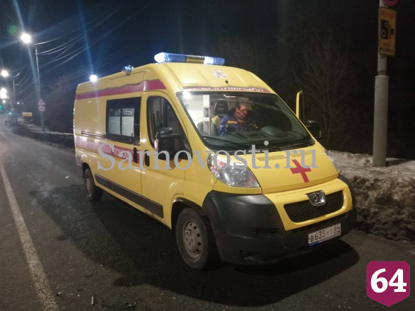 В Саратове автоледи не пропустила грузовик с сосисками и разбила голову в ДТП