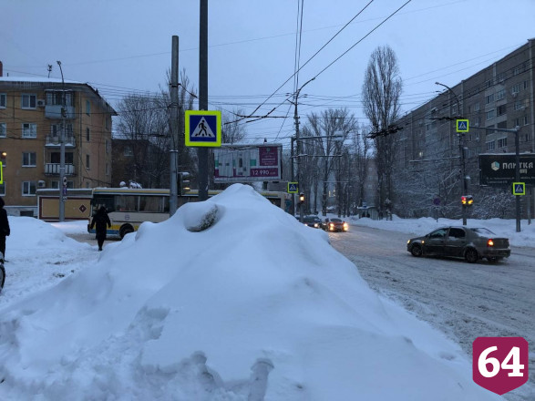 Пешеходы Саратова заподозрили коммунальщиков в любви к автомобилистам 