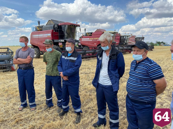 Губернатор поблагодарил школьника за помощь в уборке урожая 