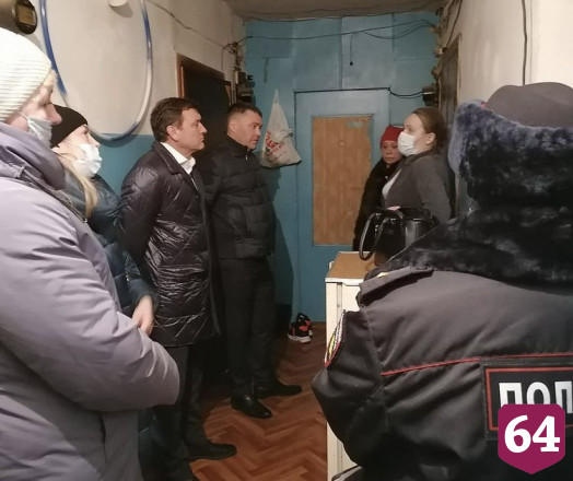 В Саратове 2-летняя девочка живет в антисанитарии с  пьющей матерью