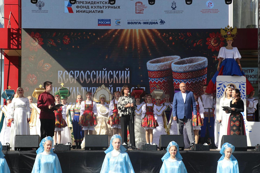 В Саратове состоялся уникальный этнокультурный проект «С Валенками по России»