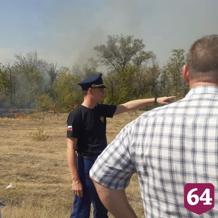 Под Саратовом полыхают заброшенные сады