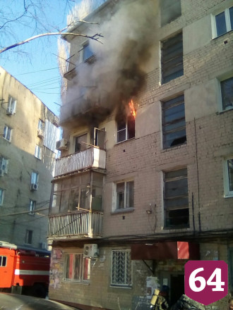 В Саратове из горевшей пятиэтажки эвакуировали 20 человек