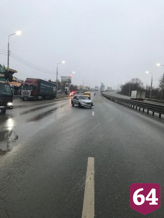 В Саратове пешеход умер после наезда двух машин