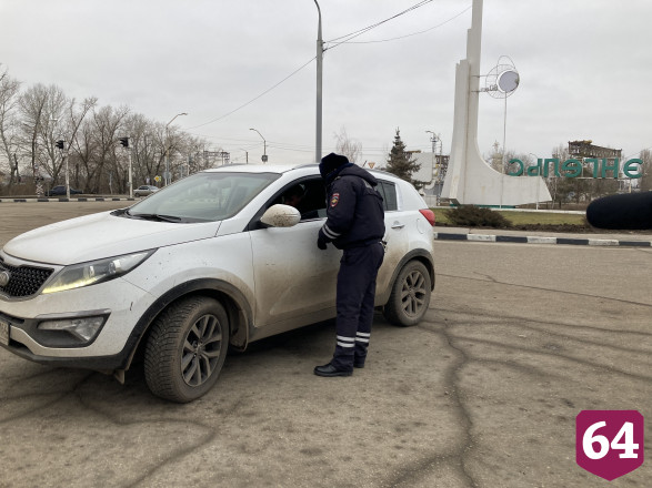 Под Саратовом ловили должников по дорожным штрафам и алиментам