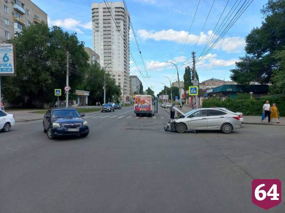 В ДТП с маршруткой на проспекте Энтузиастов пострадала женщина