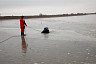 Водолазы три дня искали тело утонувшего рыбака 
