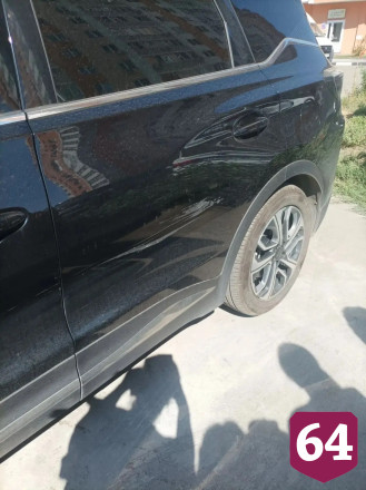 В Энгельсе супругам повредили автомобили из-за парковки